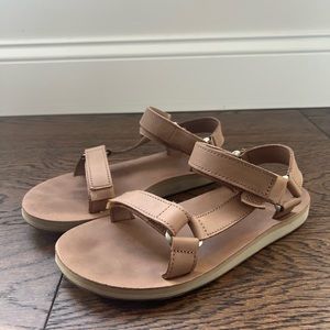 Original Universal Tan Leather Sandal